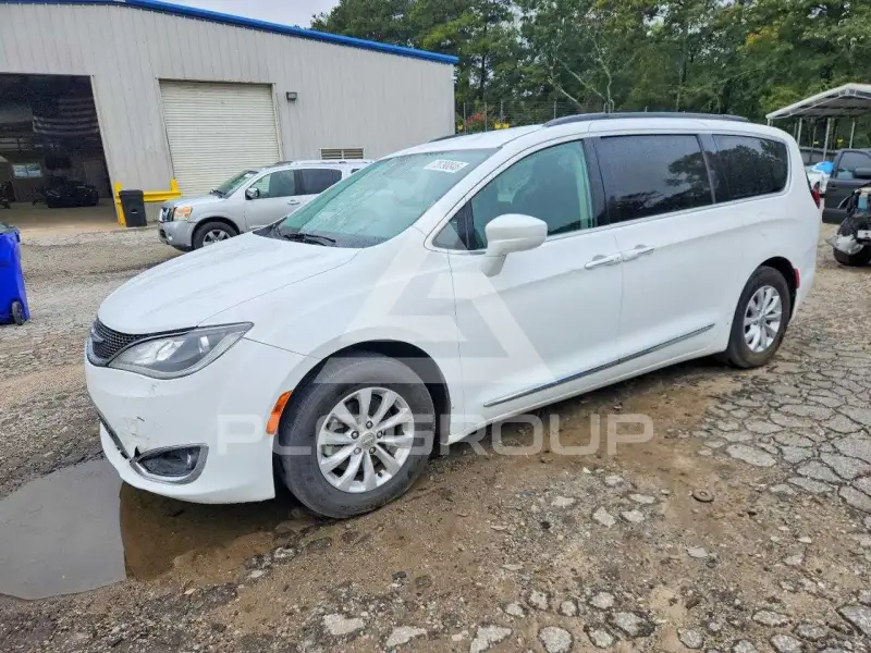 2017 Chrysler PACIFICA photo