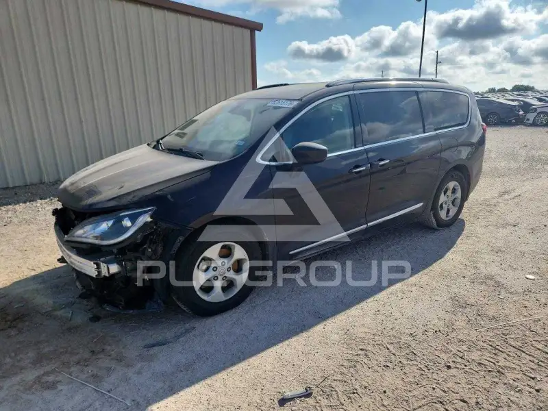 2017 Chrysler PACIFICA photo