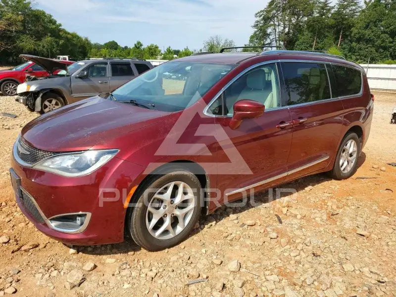 2017 Chrysler PACIFICA photo