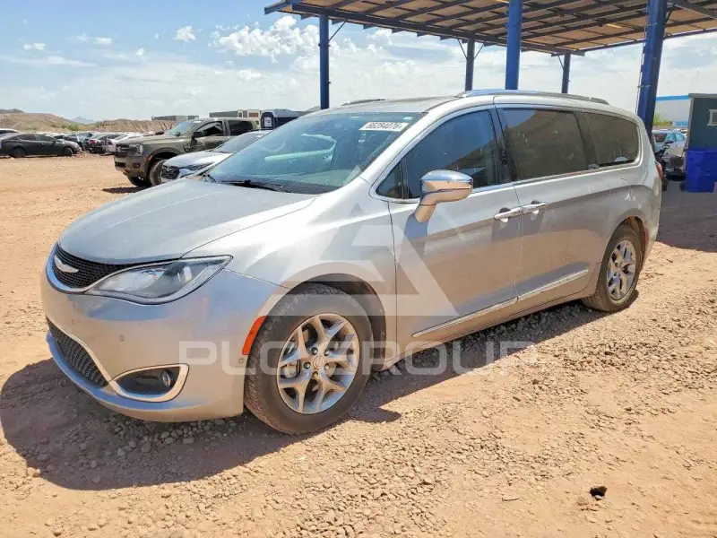 2017 Chrysler PACIFICA photo