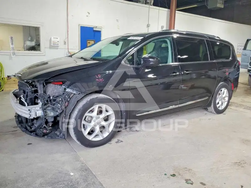 2017 Chrysler PACIFICA photo