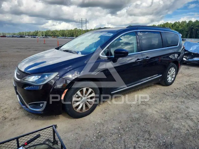 2017 Chrysler PACIFICA photo