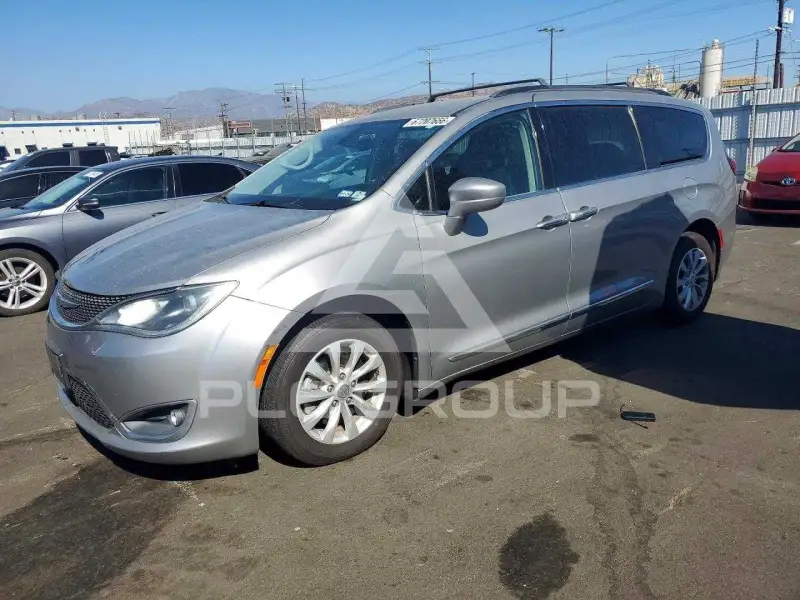 2017 Chrysler PACIFICA photo