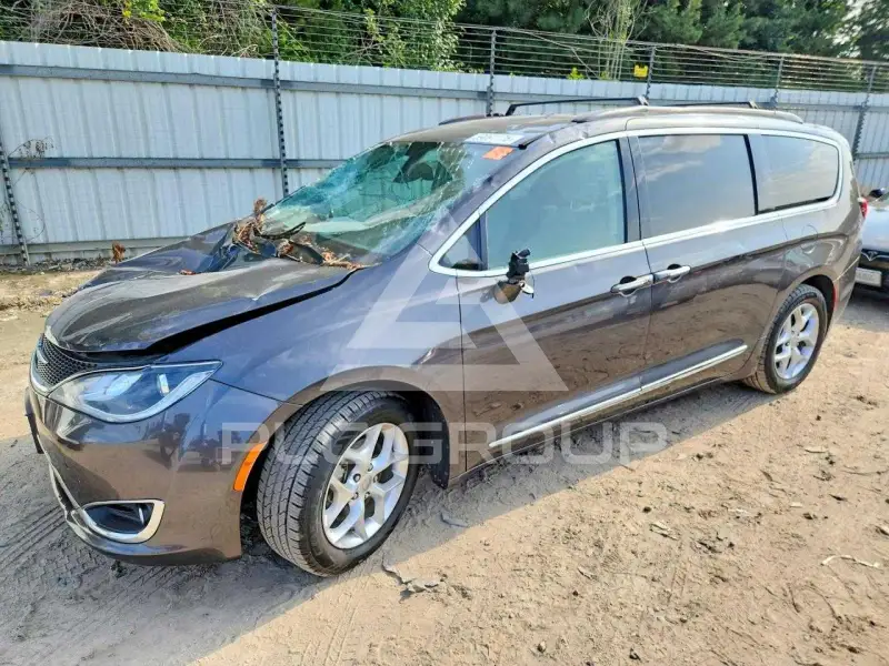 2017 Chrysler PACIFICA photo