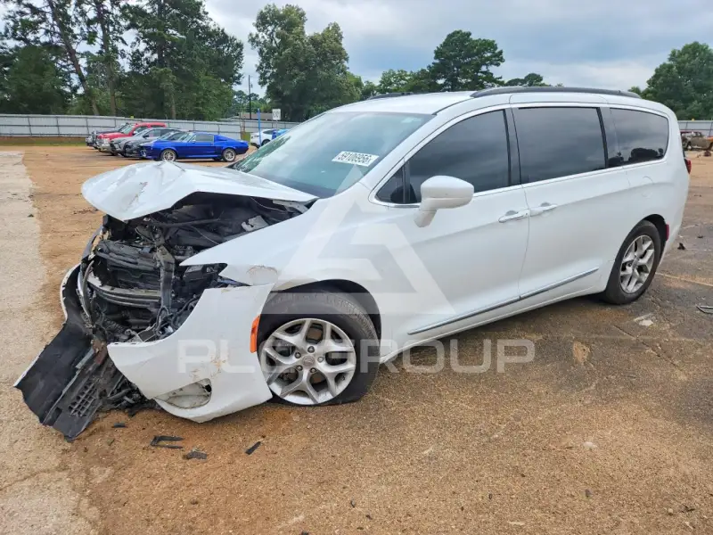 2017 Chrysler PACIFICA photo