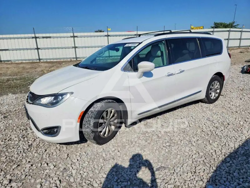 2017 Chrysler PACIFICA photo