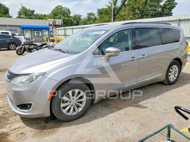 2017 Chrysler PACIFICA photo