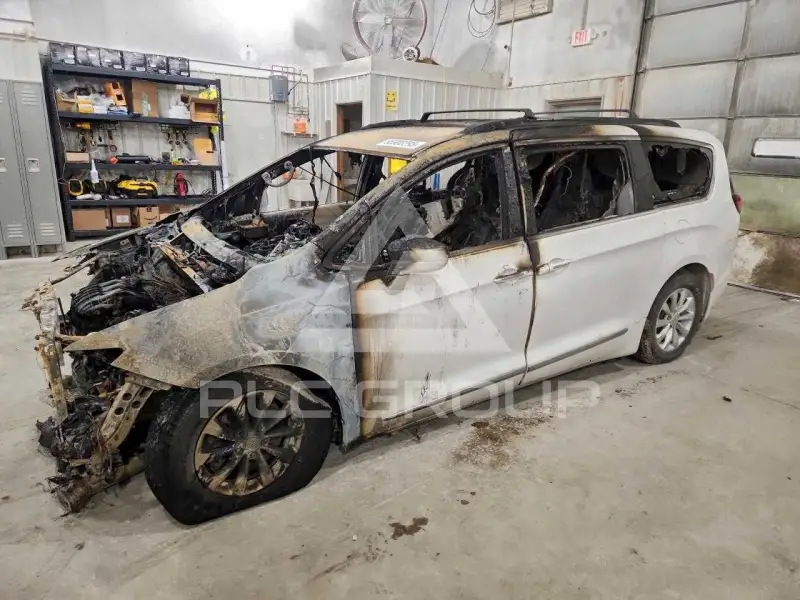 2017 Chrysler PACIFICA photo