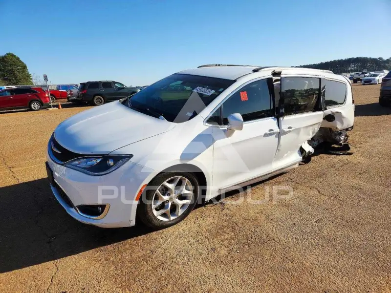 2017 Chrysler PACIFICA photo