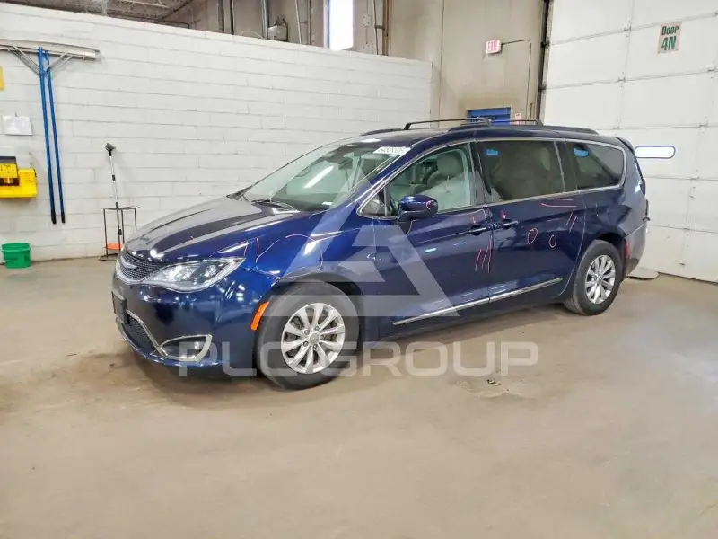 2017 Chrysler PACIFICA photo