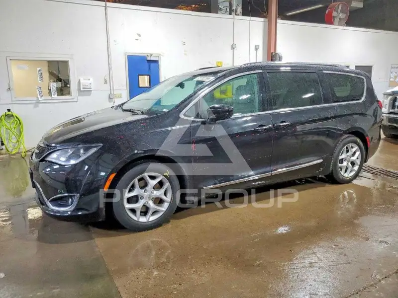 2017 Chrysler PACIFICA photo