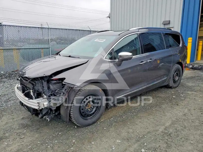 2017 Chrysler PACIFICA photo