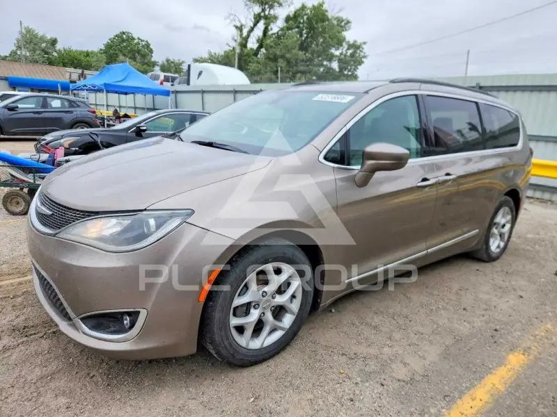 2017 Chrysler PACIFICA photo