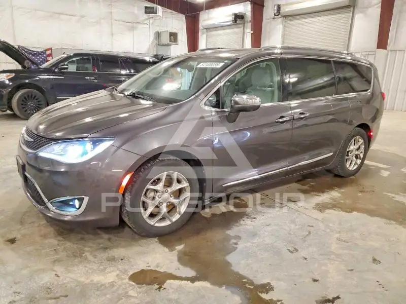 2017 Chrysler PACIFICA photo