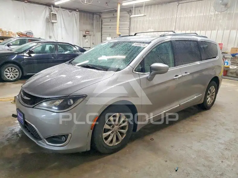 2017 Chrysler PACIFICA photo
