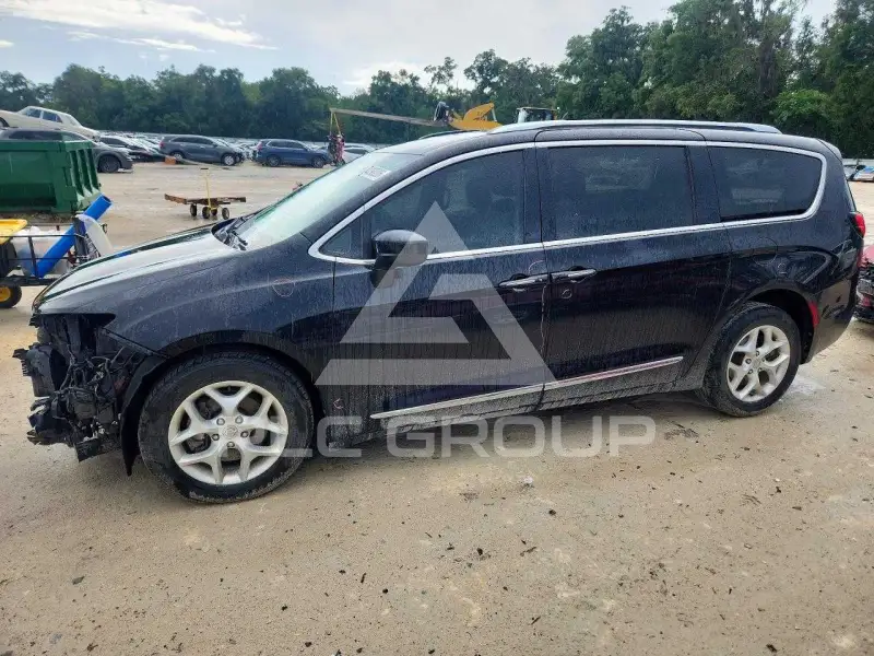 2017 Chrysler PACIFICA photo