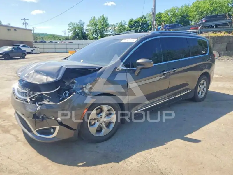 2017 Chrysler PACIFICA photo