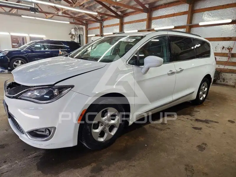 2017 Chrysler PACIFICA фото