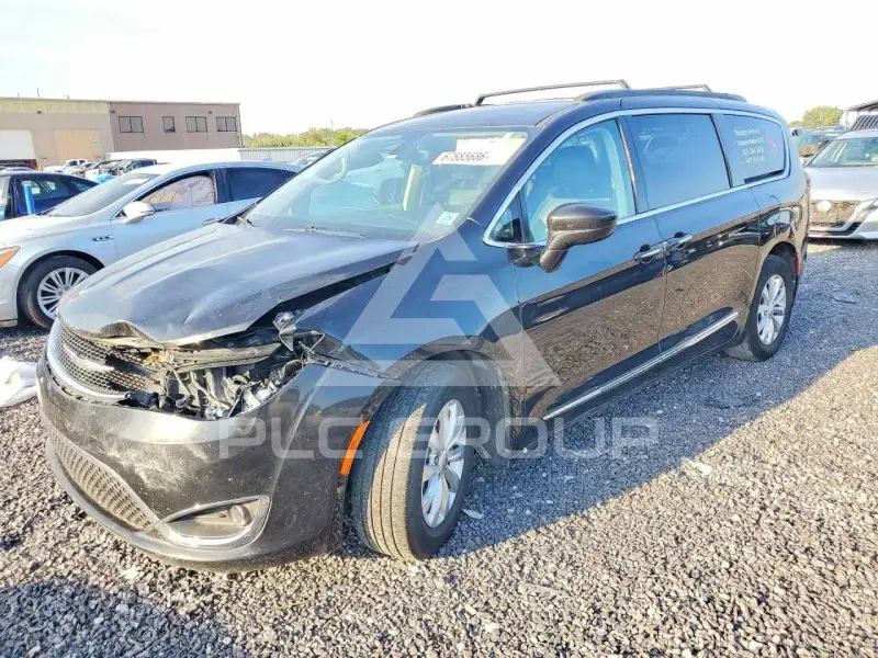 2017 Chrysler PACIFICA photo