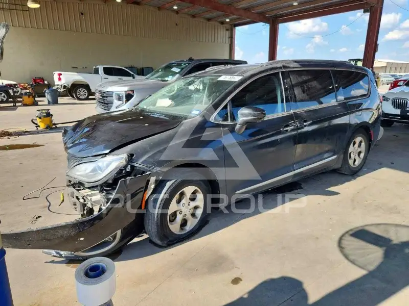 2017 Chrysler PACIFICA photo