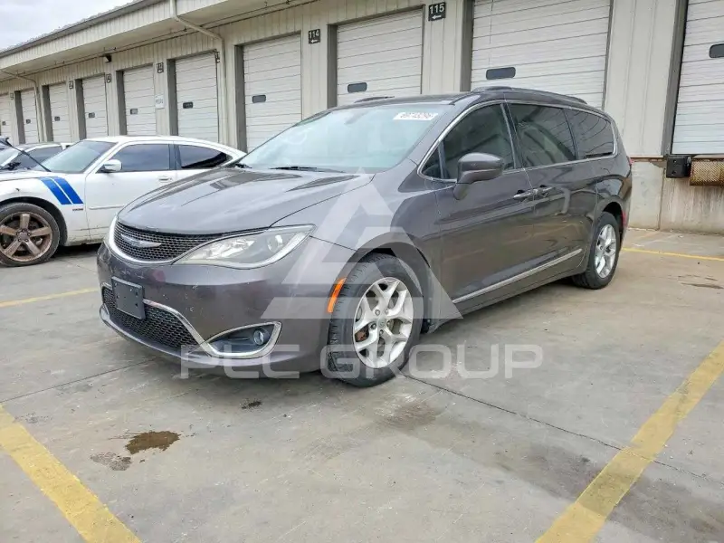 2017 Chrysler PACIFICA photo