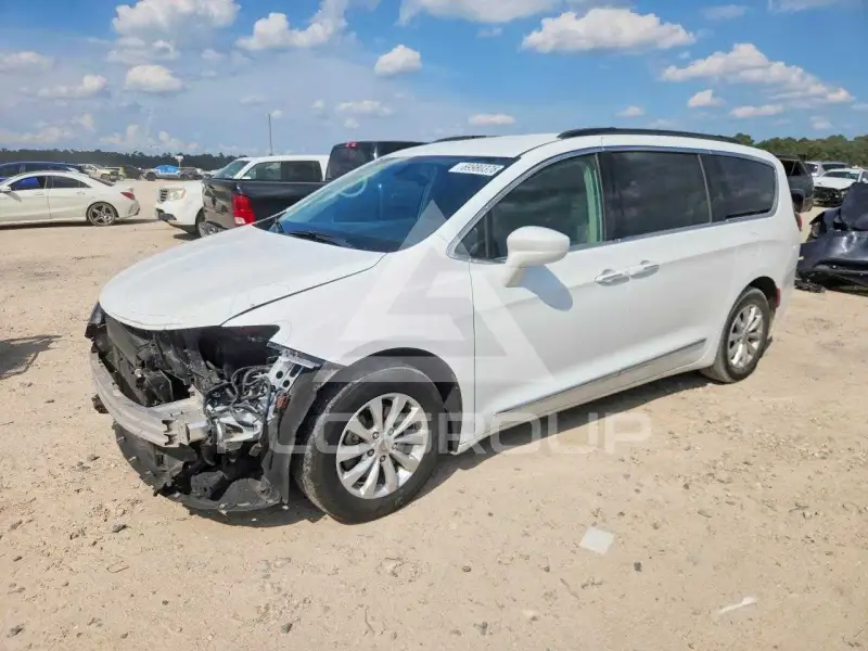 2017 Chrysler PACIFICA photo