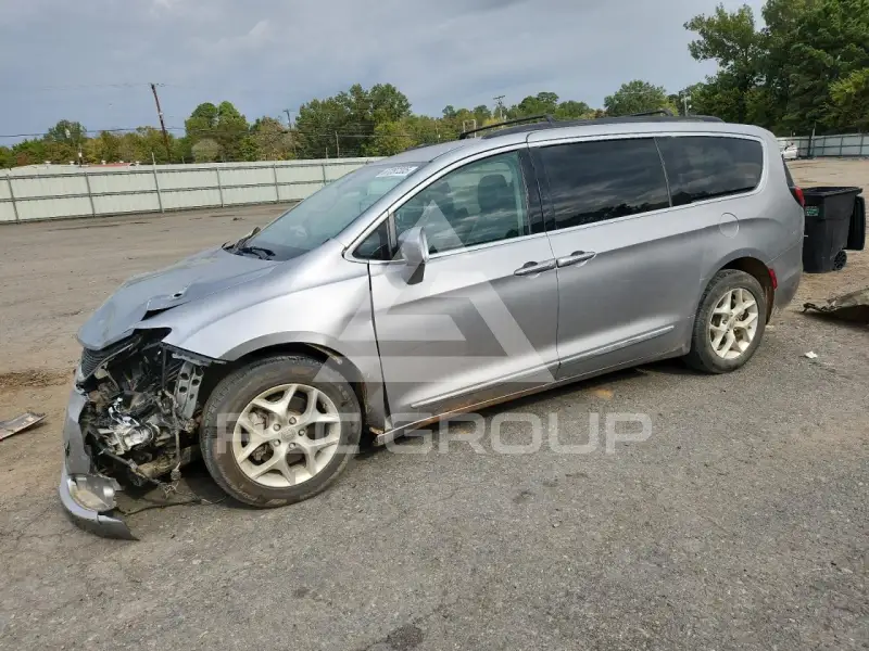 2017 Chrysler PACIFICA photo
