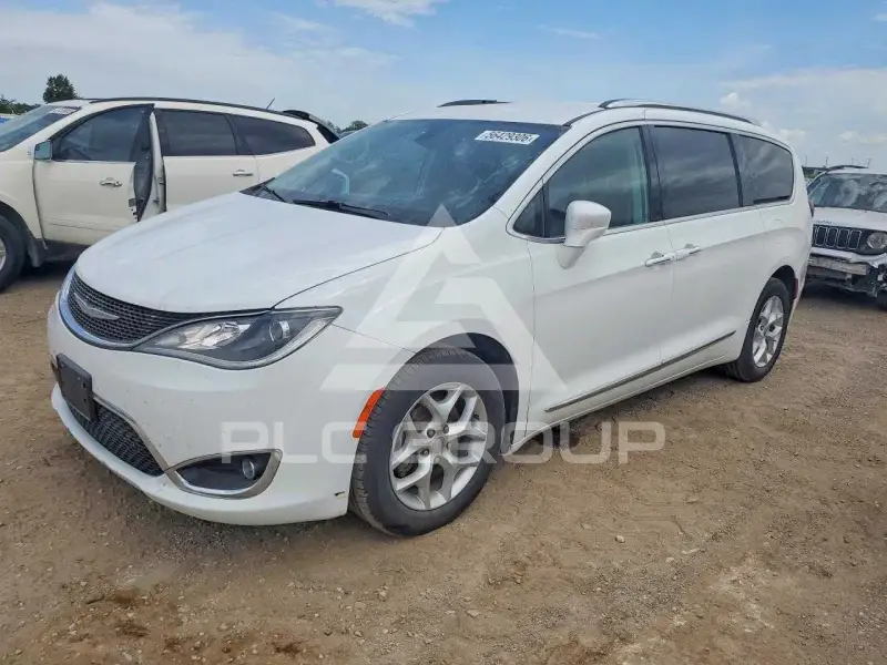 2017 Chrysler PACIFICA photo
