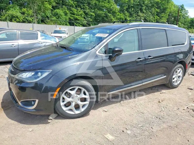 2017 Chrysler PACIFICA photo