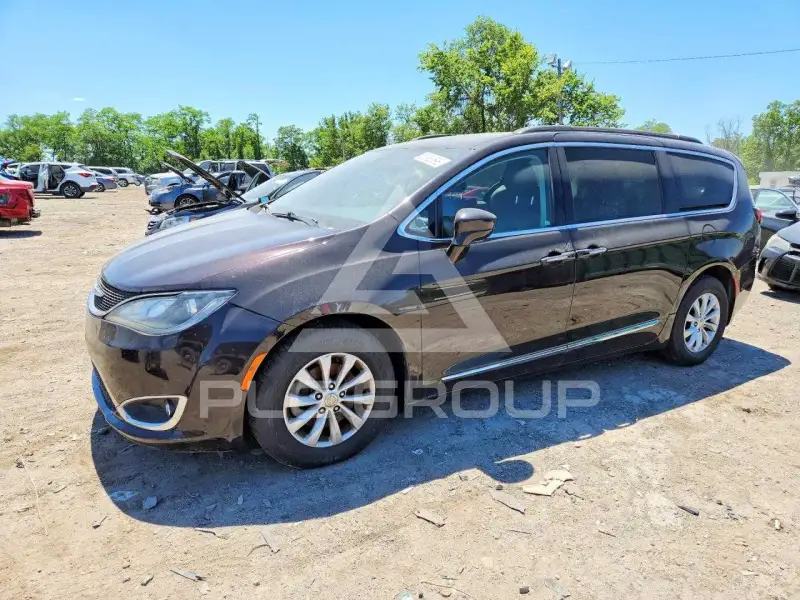 2017 Chrysler PACIFICA photo