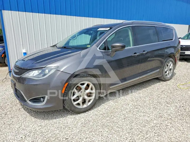 2017 Chrysler PACIFICA photo