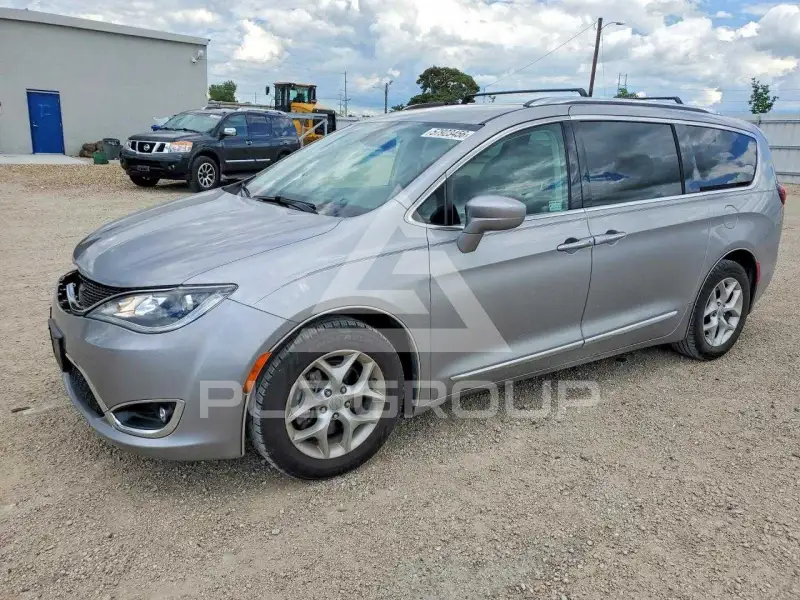 2017 Chrysler PACIFICA photo