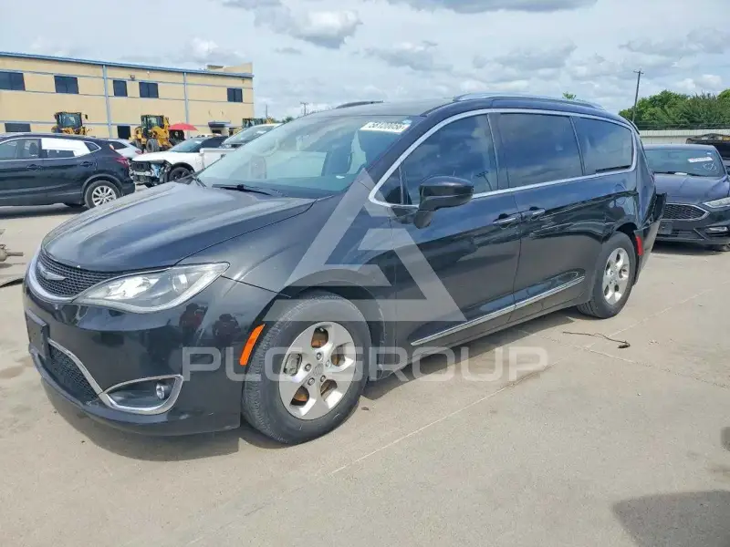 2017 Chrysler PACIFICA photo