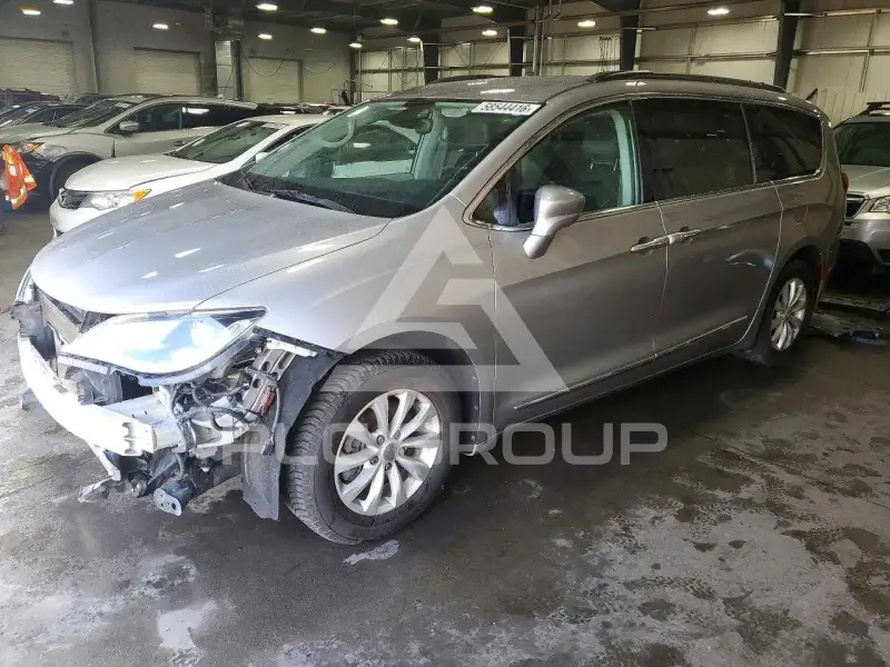 2017 Chrysler PACIFICA photo