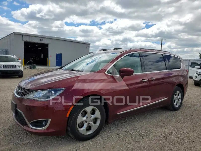2017 Chrysler PACIFICA photo
