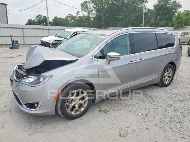 2017 Chrysler PACIFICA photo