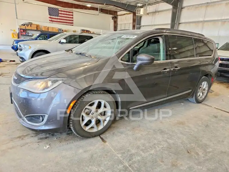 2017 Chrysler PACIFICA photo
