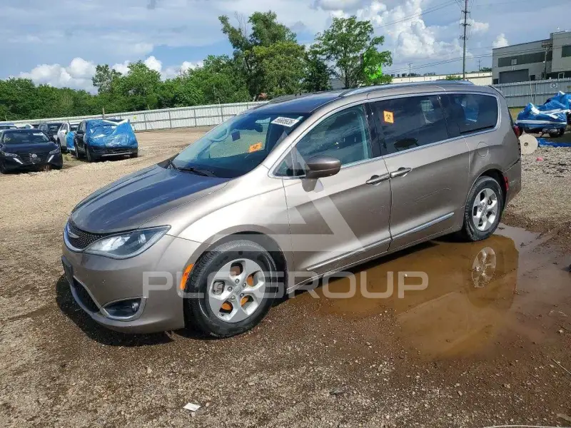 2017 Chrysler PACIFICA photo
