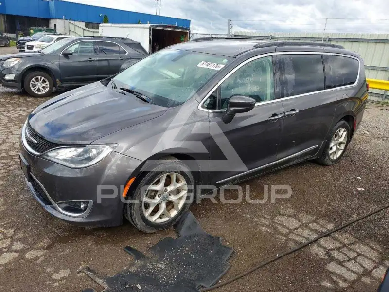 2017 Chrysler PACIFICA photo