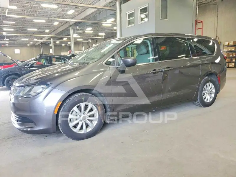 2017 Chrysler PACIFICA photo
