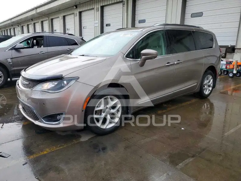 2017 Chrysler PACIFICA photo