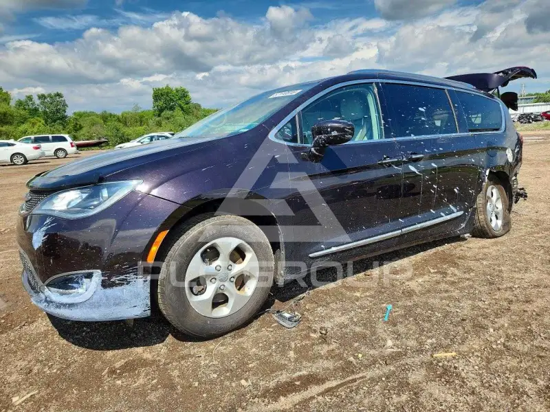 2017 Chrysler PACIFICA photo