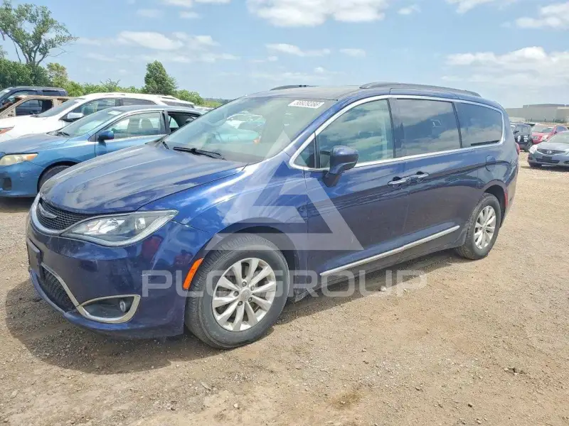 2017 Chrysler PACIFICA photo