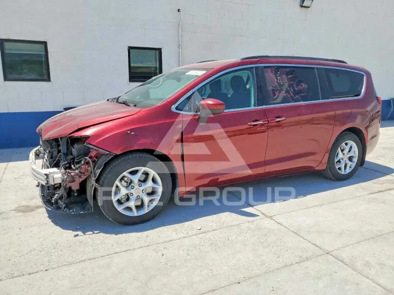 2017 Chrysler PACIFICA photo