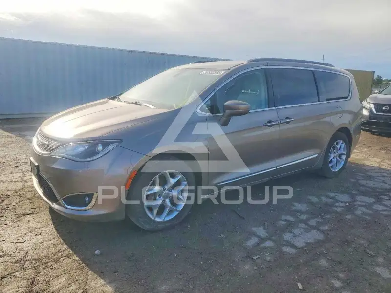 2017 Chrysler PACIFICA photo