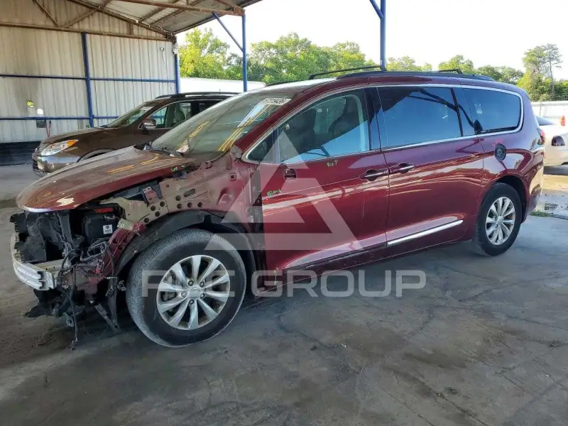 2017 Chrysler PACIFICA фото