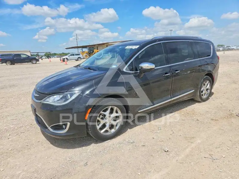 2017 Chrysler PACIFICA photo