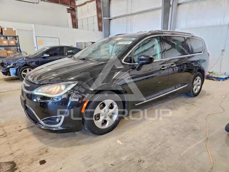 2017 Chrysler PACIFICA photo