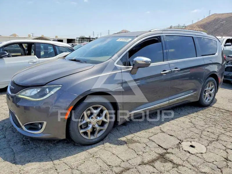 2017 Chrysler PACIFICA photo