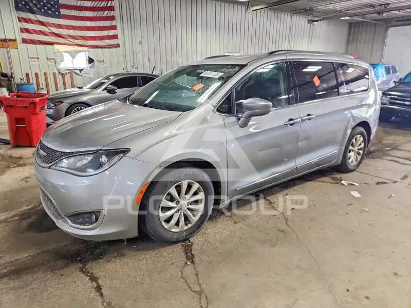 2017 Chrysler PACIFICA photo
